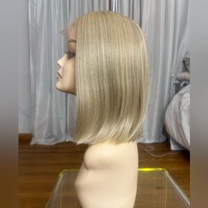 NEW! Outre Perfect Hairline 
Glueless Y-Part HD Lace Front Wig - Y-PART 203